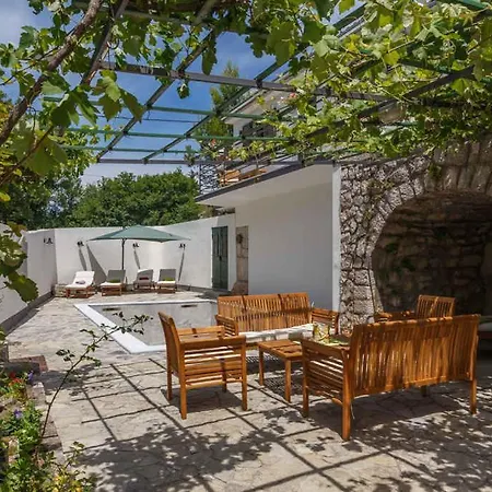Unit_type_terraced_house With Pool 55425 * Grizane-Belgrad
